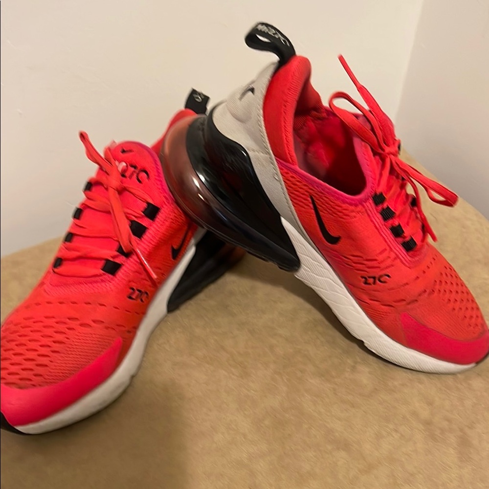 Nike Air Max 270 in Red and Black